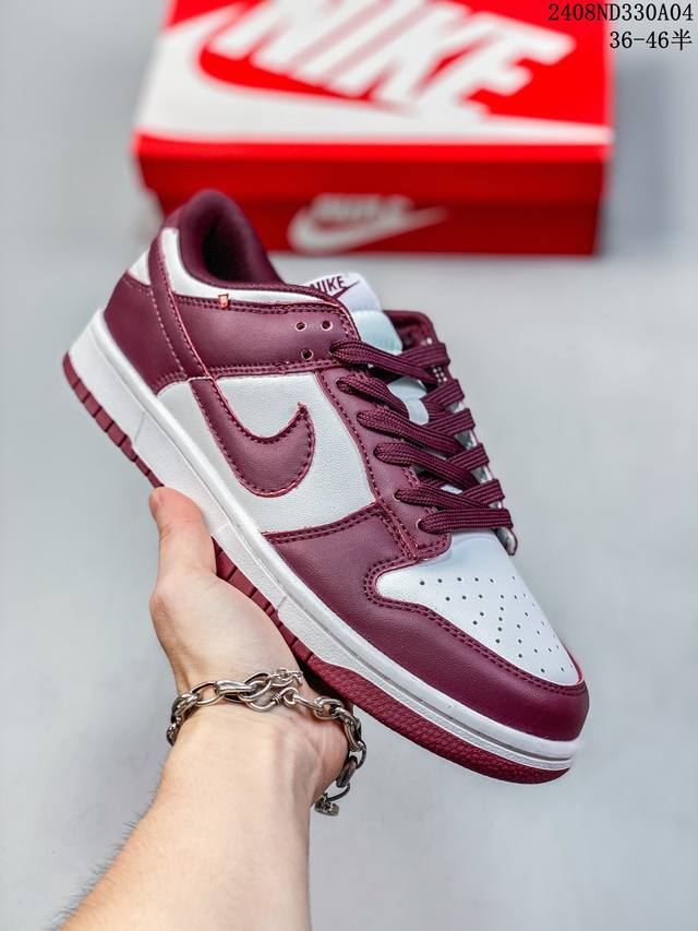 耐克nike Sb Zoom Dunk Low 板鞋 系列经典百搭休闲运动板鞋加厚鞋舌的填充，使舒适性大大提升，同时也更方便穿脱中底部分则加入了脚感柔软舒适zo