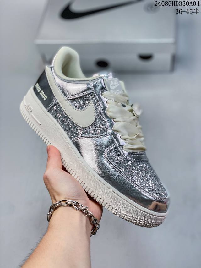 公司级带半码 耐克nike Air Force 1 Low 空军一号 Af1 低帮百搭厚底增高休闲运动板鞋。柔软、弹性十足的缓震性能和出色的中底设计，横跨复古与