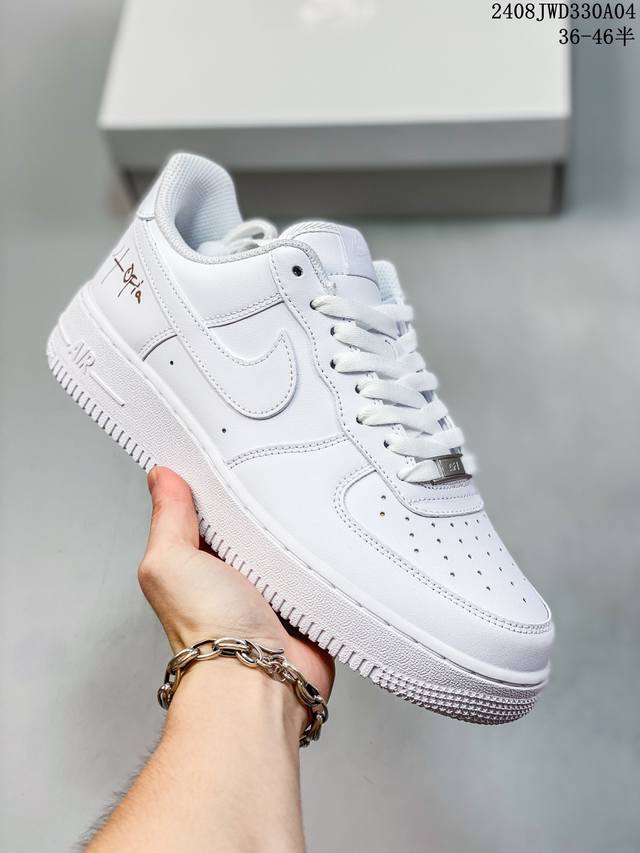 公司级带半码 耐克nike Air Force 1 Low 空军一号 Af1 低帮百搭厚底增高休闲运动板鞋。柔软、弹性十足的缓震性能和出色的中底设计，横跨复古与