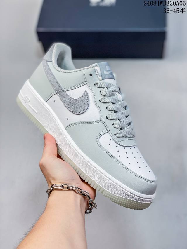 公司级带半码 耐克nike Air Force 1 Low 空军一号 Af1 低帮百搭厚底增高休闲运动板鞋。柔软、弹性十足的缓震性能和出色的中底设计，横跨复古与