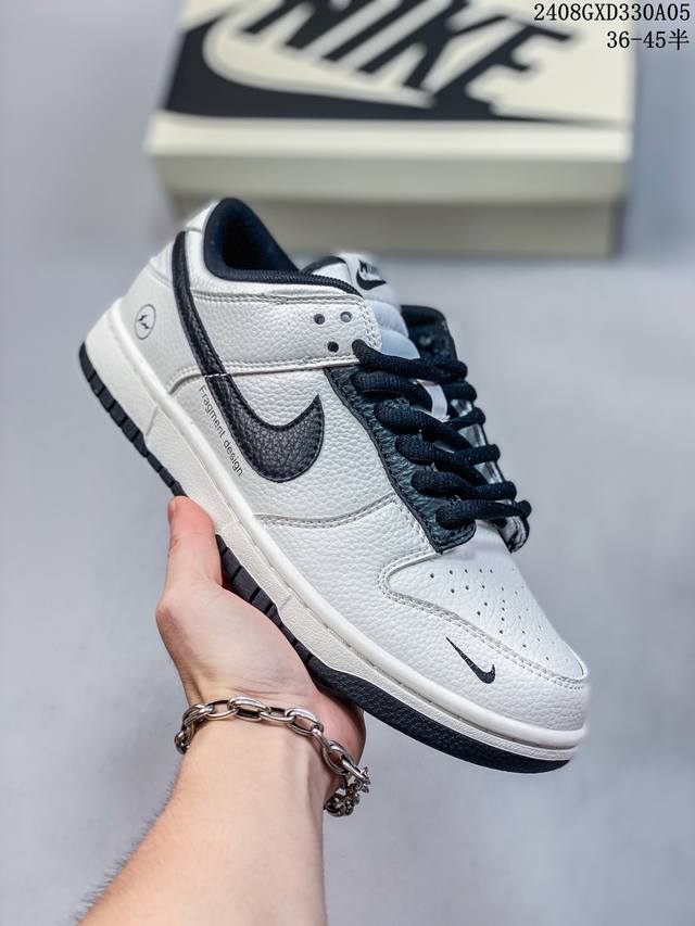 公司带半码 耐克nike Sb Dunk Low 扣篮系列复古低帮休闲运动滑板板鞋。采用脚感柔软舒适zoomair气垫，有效吸收滑板等极限运动在落地时带来的冲击