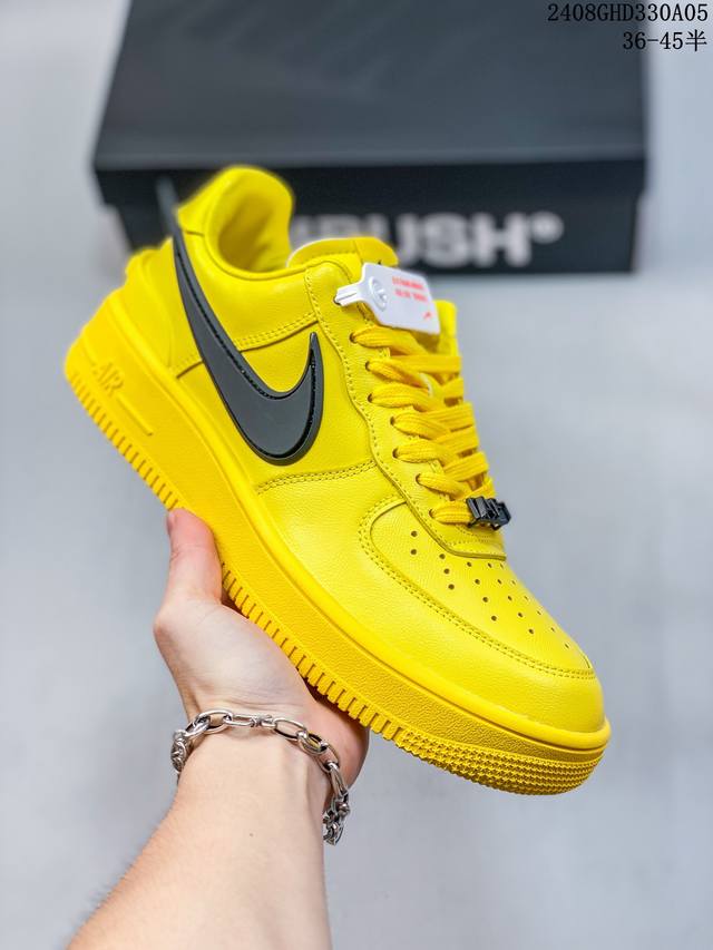 公司级带半码 耐克nike Air Force 1 Low 空军一号 Af1 低帮百搭厚底增高休闲运动板鞋。柔软、弹性十足的缓震性能和出色的中底设计，横跨复古与