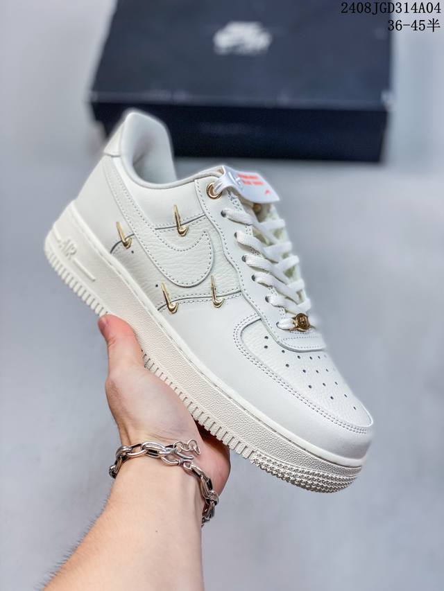 公司级带半码 耐克nike Air Force 1 Low 空军一号 Af1 低帮百搭厚底增高休闲运动板鞋。柔软、弹性十足的缓震性能和出色的中底设计，横跨复古与