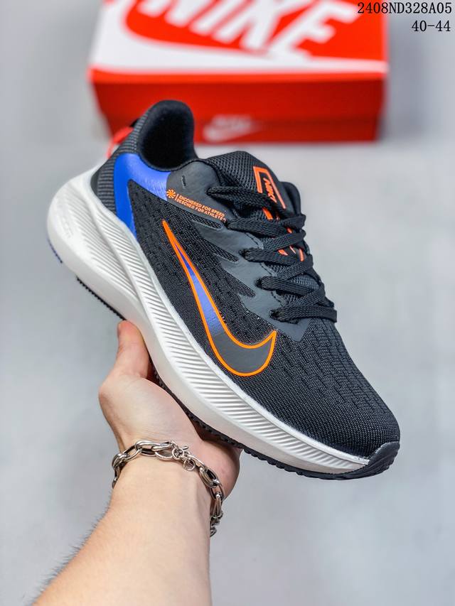 真标耐克nike Zoom Winflo 7代轻质透气休闲运动跑步鞋。采用了后掌气垫 Air-Zoom 的设计，升级中底为cushlon St，材质上更显得轻盈