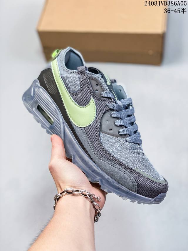 耐克 Nike Air Max90 Futura 运动鞋男女鞋--从设计到测试再到造型。脚趾周围的锯齿形边缘和部分浮动的swoosh提供精心制作的奢华感。多道工