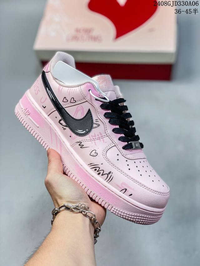 公司级带半码 耐克nike Air Force 1 Low 空军一号 Af1 低帮百搭厚底增高休闲运动板鞋。柔软、弹性十足的缓震性能和出色的中底设计，横跨复古与