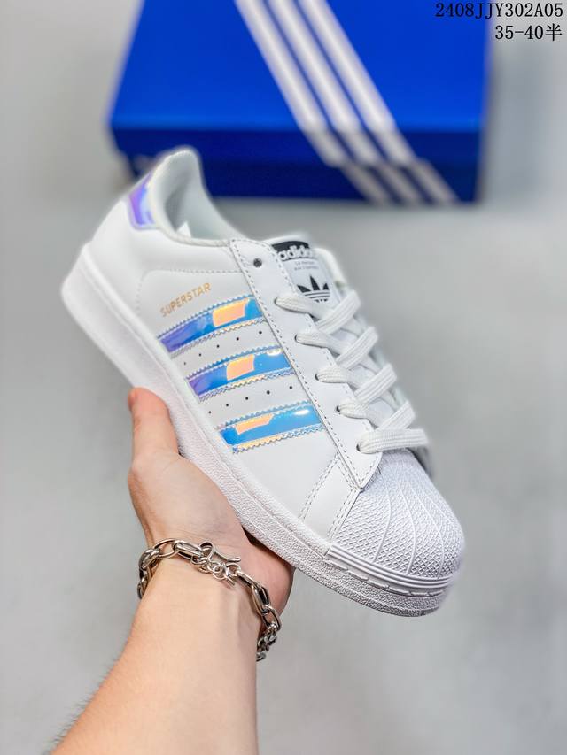 阿迪达斯 Adidas Superstar 三叶草经典贝壳头系列 新款休闲板鞋潮流男女士运动鞋 鞋面柔软皮革材质 标志性的贝壳鞋头，锯齿三条纹，简约的线条。就连