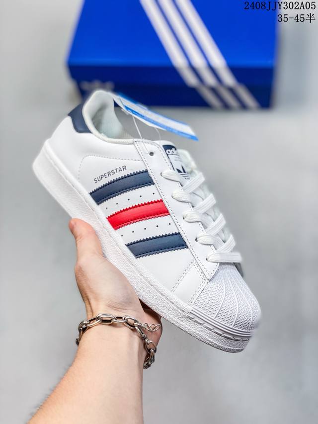 阿迪达斯 Adidas Superstar 三叶草经典贝壳头系列 新款休闲板鞋潮流男女士运动鞋 鞋面柔软皮革材质 标志性的贝壳鞋头，锯齿三条纹，简约的线条。就连