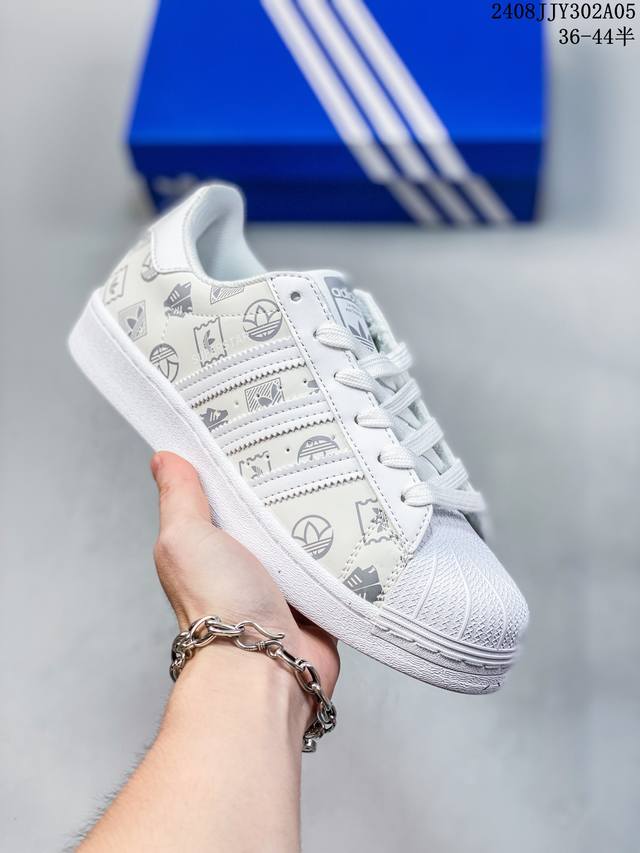 阿迪达斯 Adidas Superstar 三叶草经典贝壳头系列 新款休闲板鞋潮流男女士运动鞋 鞋面柔软皮革材质 标志性的贝壳鞋头，锯齿三条纹，简约的线条。就连