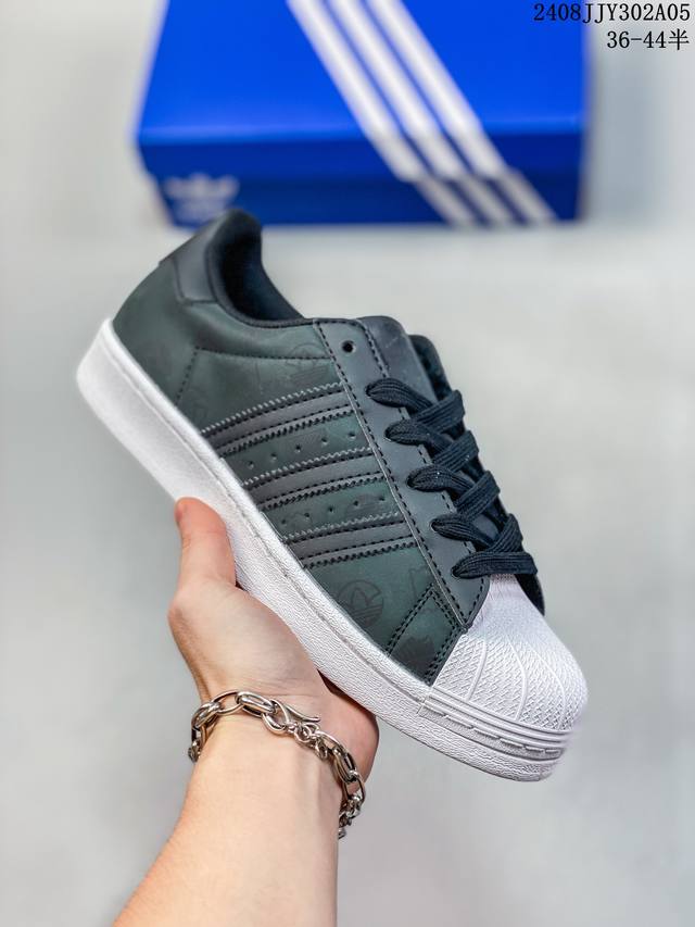 阿迪达斯 Adidas Superstar 三叶草经典贝壳头系列 新款休闲板鞋潮流男女士运动鞋 鞋面柔软皮革材质 标志性的贝壳鞋头，锯齿三条纹，简约的线条。就连