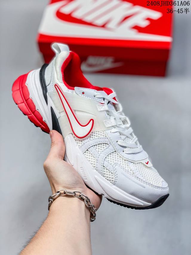 nike 耐克 V2K Run 减震防滑 复古低帮跑步鞋 超火复古跑鞋，采用太空革组合呼吸网眼布鞋面材质，搭载正确4层组合底模，嵌入tpu加固稳定模块,双层md