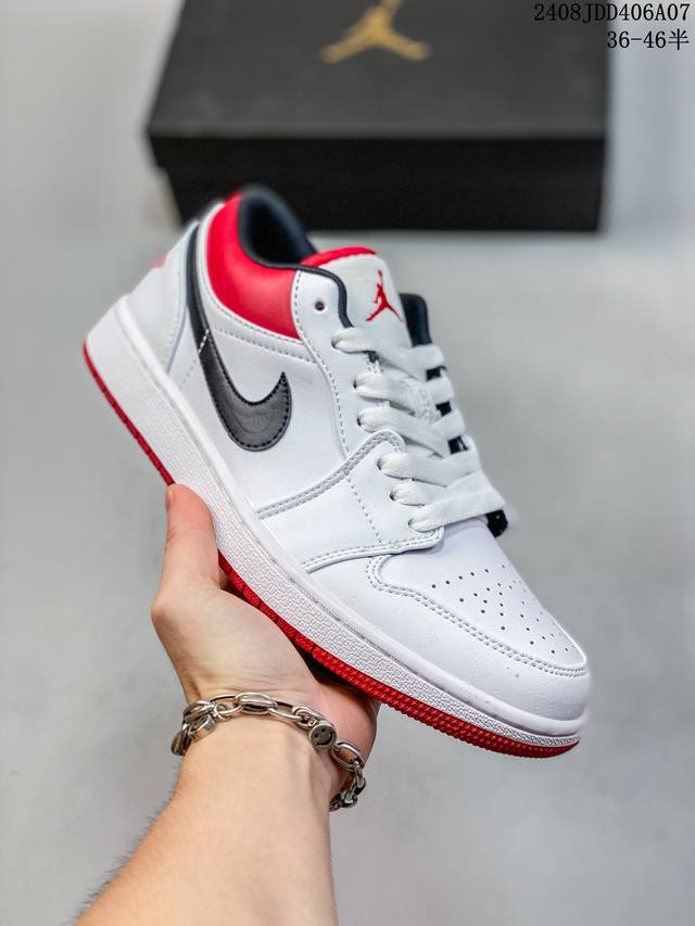 air Jordan 1 Low aj1乔1低帮休闲板鞋 同步官方配色 市场唯一独家头层皮打造 原鞋原档案 原厂皮料 原档冲孔鞋头 正确满胶鞋垫 四线拉帮 原厂