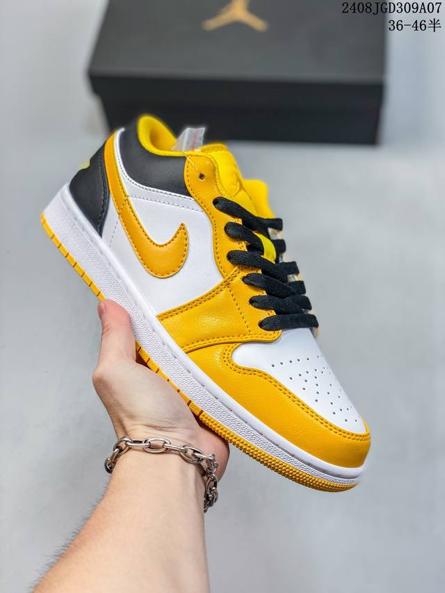 air Jordan 1 Low aj1乔1低帮休闲板鞋 同步官方配色 市场唯一独家头层皮打造 原鞋原档案 原厂皮料 原档冲孔鞋头 正确满胶鞋垫 四线拉帮 原厂