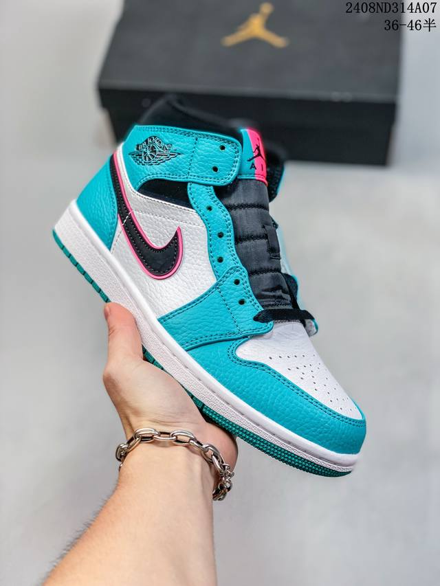 乔丹jordan 1 Retro High “Bio Hack” 彩色拼接 乔一高帮 555088-201这款 Aj1 受东京快节奏生活的启发，将传统设计和现代