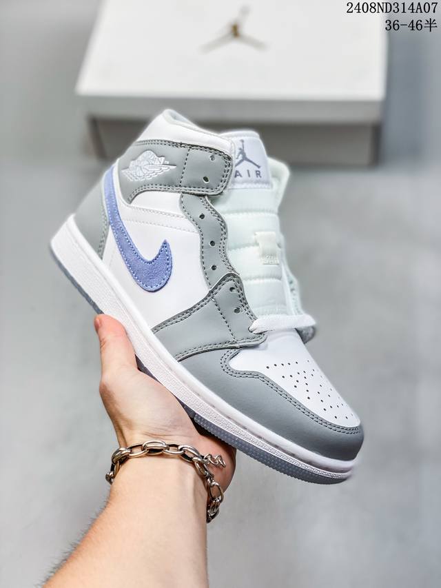 乔丹jordan 1 Retro High “Bio Hack” 彩色拼接 乔一高帮 555088-201这款 Aj1 受东京快节奏生活的启发，将传统设计和现代