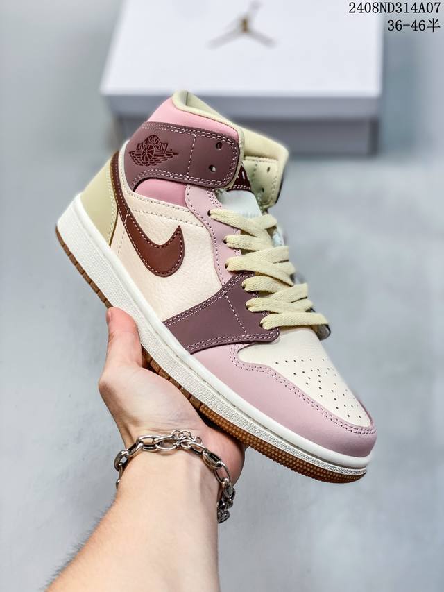 乔丹jordan 1 Retro High “Bio Hack” 彩色拼接 乔一高帮 555088-201这款 Aj1 受东京快节奏生活的启发，将传统设计和现代