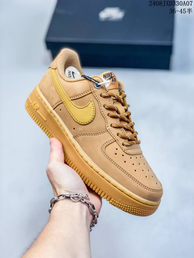 公司级带半码 耐克nike Air Force 1 Low 空军一号 Af1 低帮百搭厚底增高休闲运动板鞋。柔软、弹性十足的缓震性能和出色的中底设计，横跨复古与