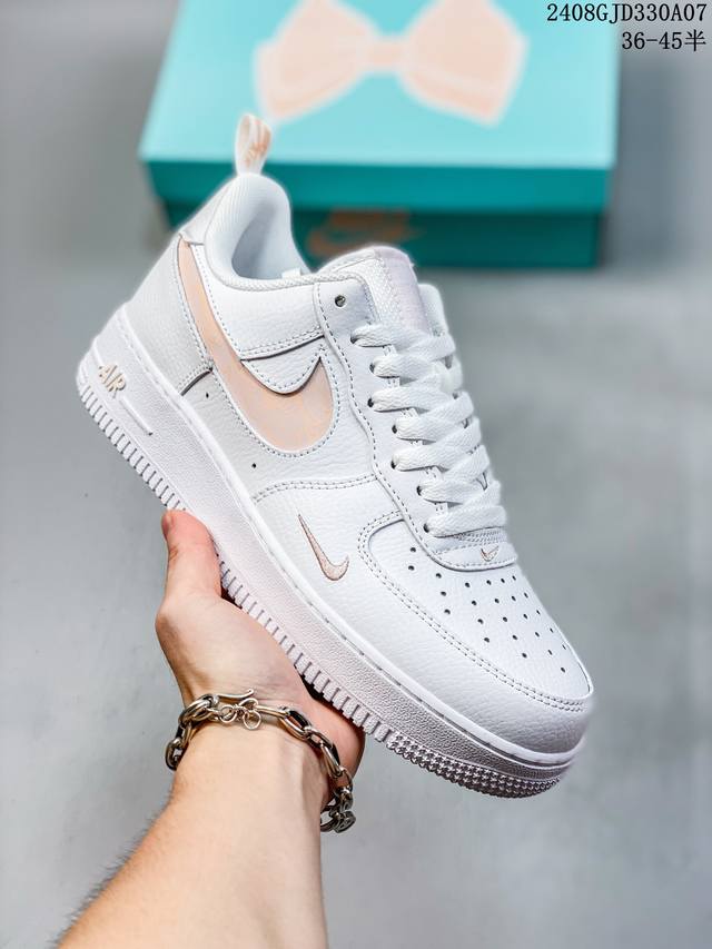 公司级带半码 耐克nike Air Force 1 Low 空军一号 Af1 低帮百搭厚底增高休闲运动板鞋。柔软、弹性十足的缓震性能和出色的中底设计，横跨复古与