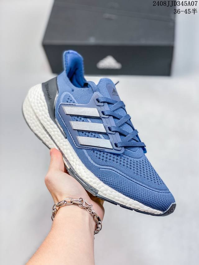 adidas 阿迪达斯 原楦原纸版开发版型，全新primeknit纹路编织高频处理鞋面，采用更加厚实boost中底ss全新阿迪达斯adidas Ultra Bo