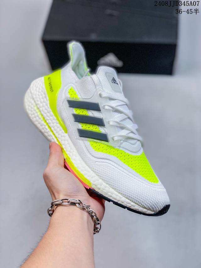 adidas 阿迪达斯 原楦原纸版开发版型，全新primeknit纹路编织高频处理鞋面，采用更加厚实boost中底ss全新阿迪达斯adidas Ultra Bo