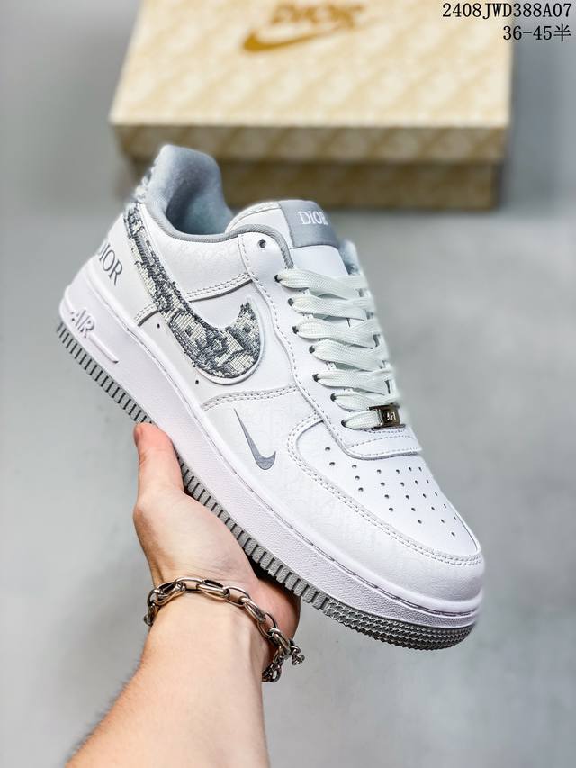 公司级带半码 耐克nike Air Force 1 Low 空军一号 Af1 低帮百搭厚底增高休闲运动板鞋。柔软、弹性十足的缓震性能和出色的中底设计，横跨复古与