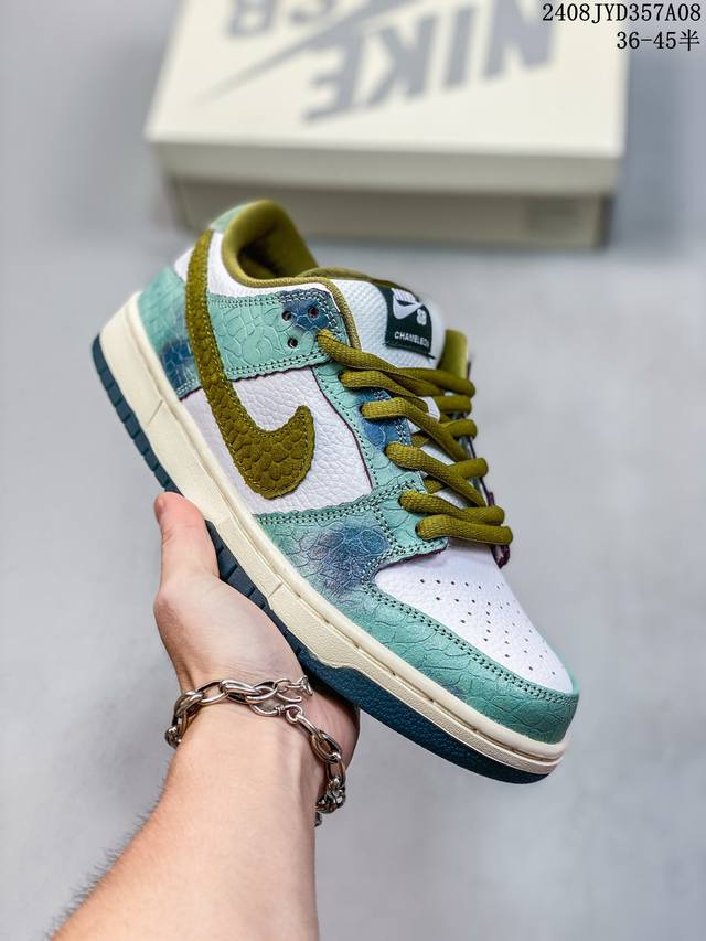 公司带半码 耐克nike Sb Dunk Low 扣篮系列复古低帮休闲运动滑板板鞋。采用脚感柔软舒适zoomair气垫，有效吸收滑板等极限运动在落地时带来的冲击