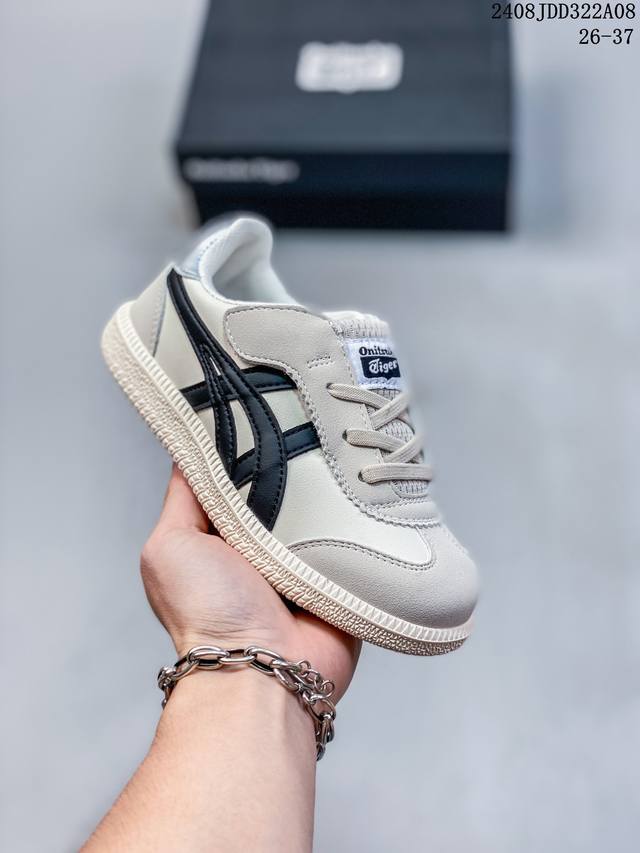 亚瑟士 Onitsuka Tiger Tokuten 复古低帮休闲跑鞋 实拍首发 tokuten的灵感来源于80年代的室内用鞋 t-Toe前足补强设计 室内鞋的