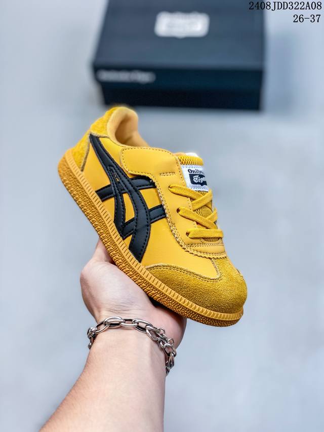 亚瑟士 Onitsuka Tiger Tokuten 复古低帮休闲跑鞋 实拍首发 tokuten的灵感来源于80年代的室内用鞋 t-Toe前足补强设计 室内鞋的