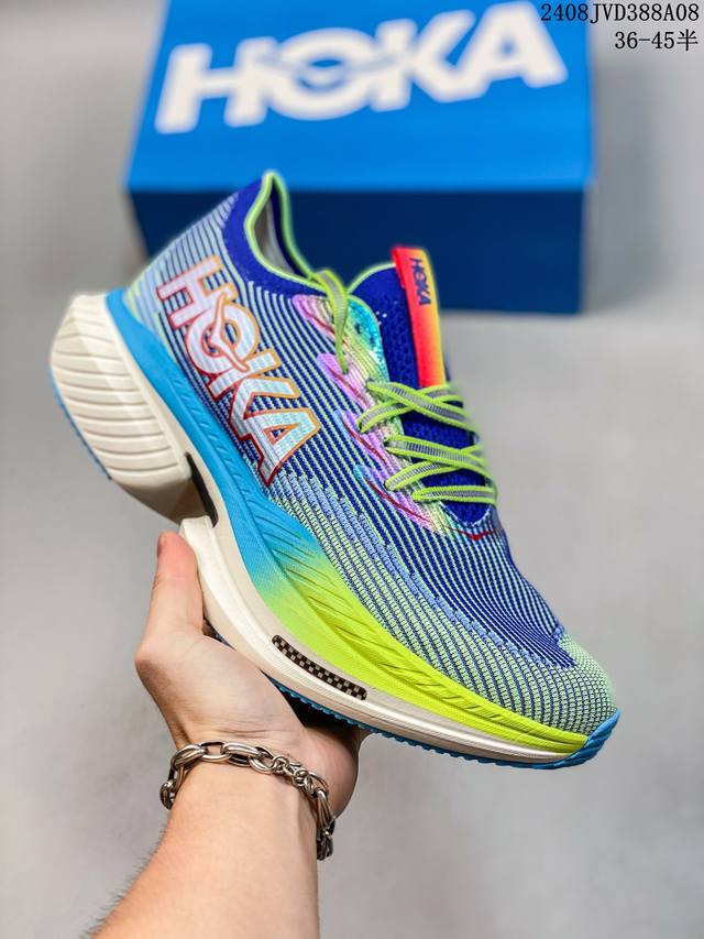 公司级hoka 霍卡 Hoka Cielo X1 竞速跑鞋 外观整合hoka 顶尖碳板技术、中底泡棉科技和几何学，设计符合自然步态的不对称鞋面和鞋底结构，专为精