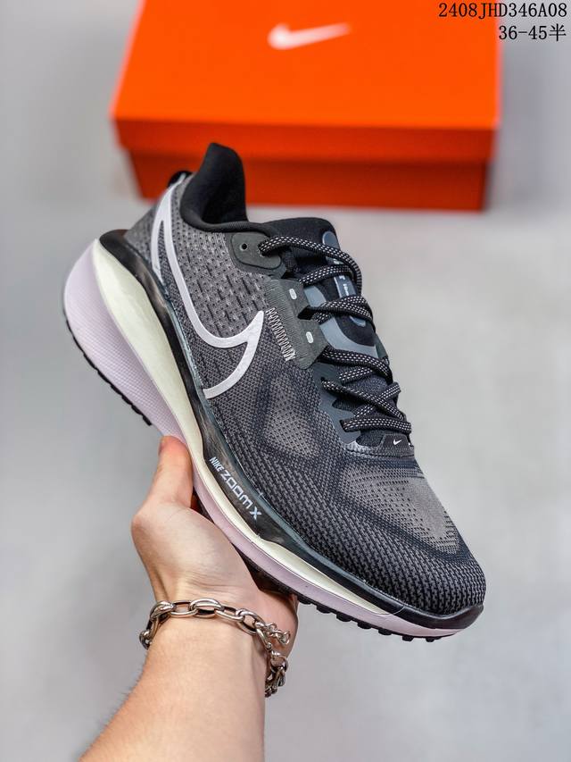 简介：耐克 Nike Air Zoom Vomero 17 全新科技提前原鞋开发 充正版本 区别市面真标版本 必定是官方强力主推款式，真正的zoom缓震科技嵌入