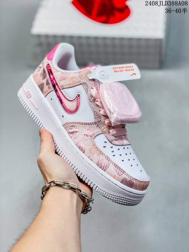 公司级带半码 耐克nike Air Force 1 Low 空军一号 Af1 低帮百搭厚底增高休闲运动板鞋。柔软、弹性十足的缓震性能和出色的中底设计，横跨复古与