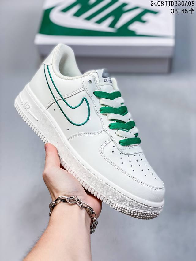 公司级带半码 耐克nike Air Force 1 Low 空军一号 Af1 低帮百搭厚底增高休闲运动板鞋。柔软、弹性十足的缓震性能和出色的中底设计，横跨复古与