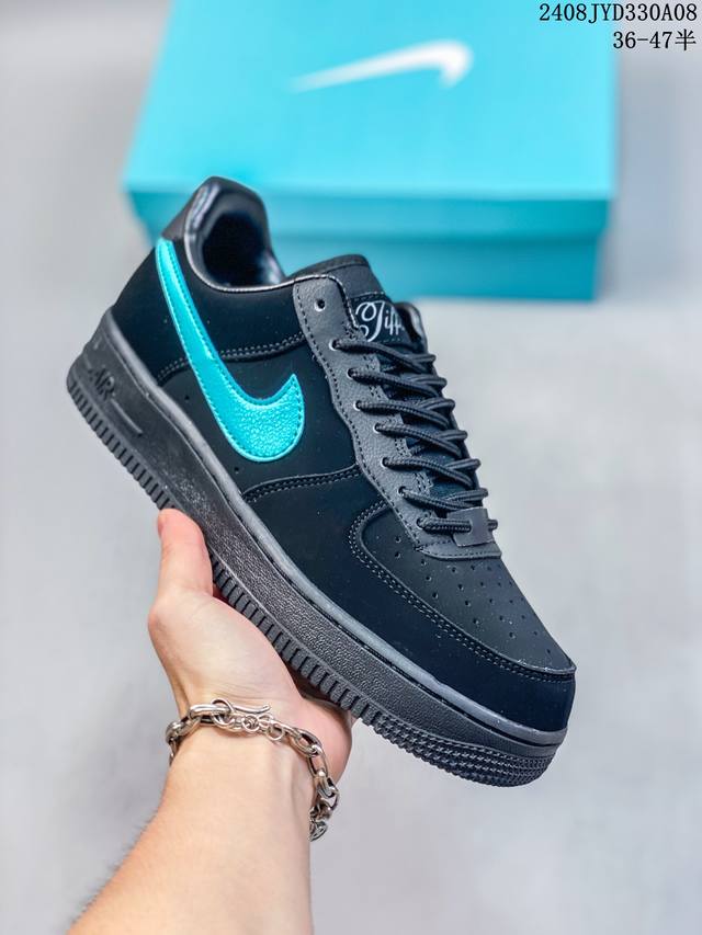 公司级带半码 耐克nike Air Force 1 Low 空军一号 Af1 低帮百搭厚底增高休闲运动板鞋。柔软、弹性十足的缓震性能和出色的中底设计，横跨复古与