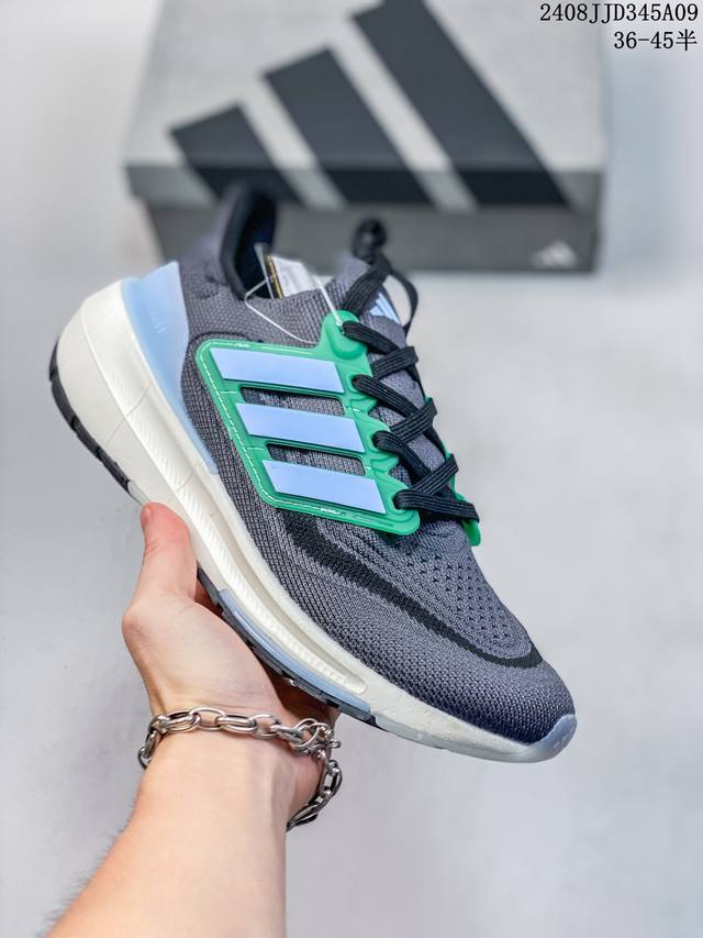 adidas 阿迪达斯 原楦原纸版开发版型，全新primeknit纹路编织高频处理鞋面，采用更加厚实boost中底ss全新阿迪达斯adidas Ultra Bo