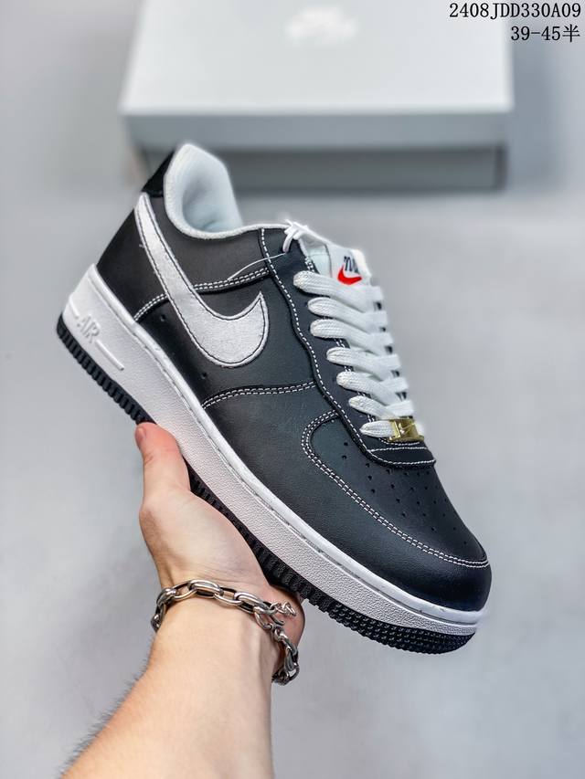 公司级带半码 耐克nike Air Force 1 Low 空军一号 Af1 低帮百搭厚底增高休闲运动板鞋。柔软、弹性十足的缓震性能和出色的中底设计，横跨复古与