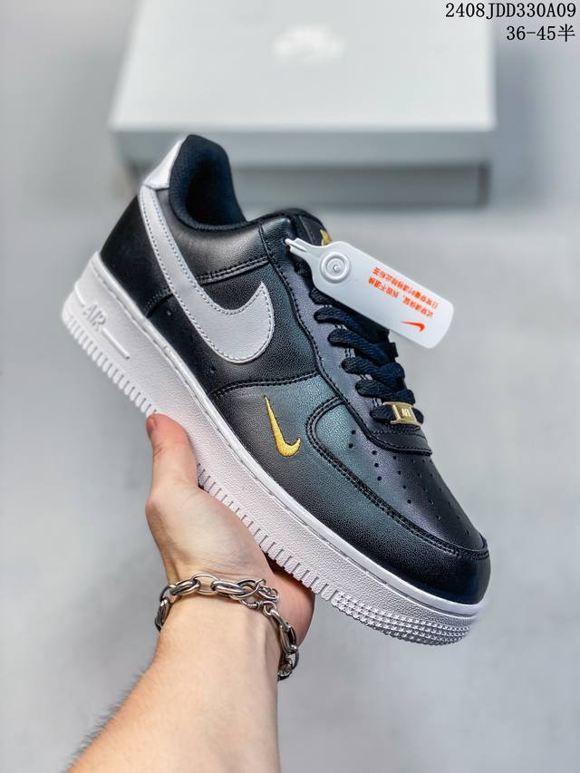 公司级带半码 耐克nike Air Force 1 Low 空军一号 Af1 低帮百搭厚底增高休闲运动板鞋。柔软、弹性十足的缓震性能和出色的中底设计，横跨复古与