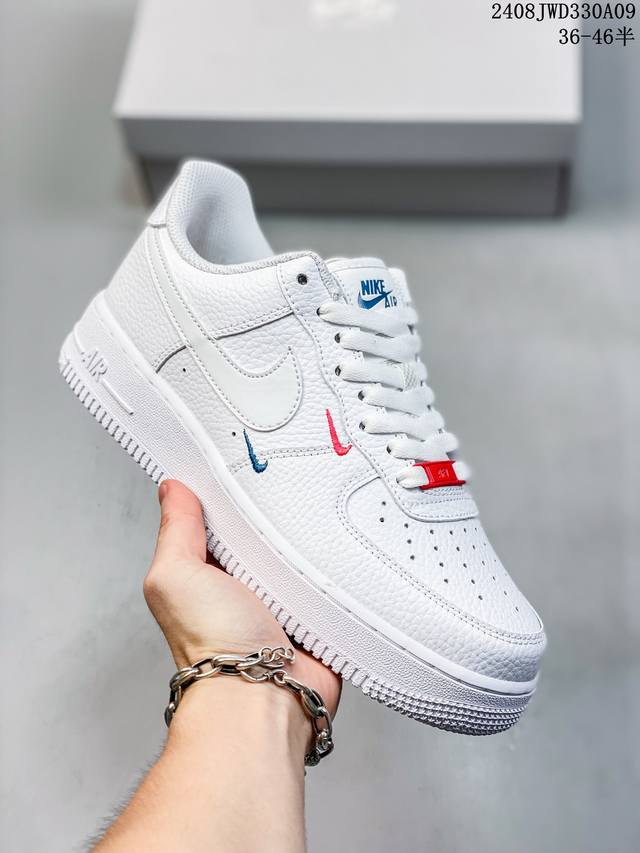 公司级带半码 耐克nike Air Force 1 Low 空军一号 Af1 低帮百搭厚底增高休闲运动板鞋。柔软、弹性十足的缓震性能和出色的中底设计，横跨复古与