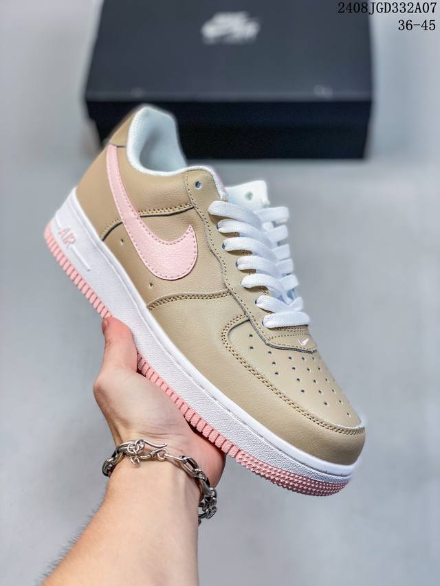 公司级带半码 耐克nike Air Force 1 Low 空军一号 Af1 低帮百搭厚底增高休闲运动板鞋。柔软、弹性十足的缓震性能和出色的中底设计，横跨复古与