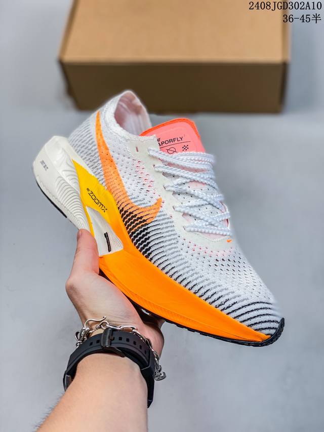 nk Zoomx Vaporfly Next% 3马拉松跑步鞋 鞋面使用了全新 Vaporweave 科技，这种类似蝉翼的材质相比 Flyknit 更加轻薄透气