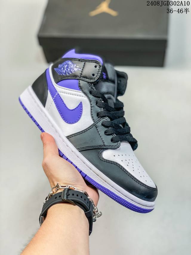 耐克 Nike Air Jordan 1 Retro High Og 乔丹一代篮球鞋复刻运动鞋 皮面高帮板鞋的设计灵感源自运动夹克，带你重温入选球队时刻。采用经