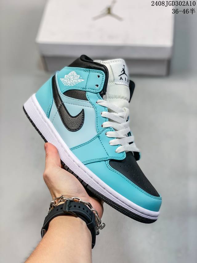 耐克 Nike Air Jordan 1 Retro High Og 乔丹一代篮球鞋复刻运动鞋 皮面高帮板鞋的设计灵感源自运动夹克，带你重温入选球队时刻。采用经