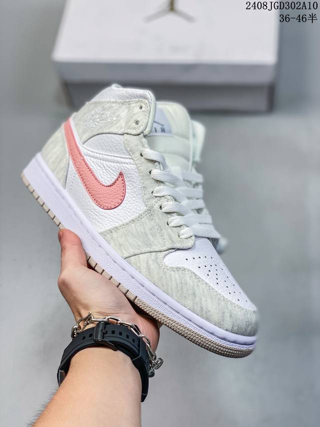 耐克 Nike Air Jordan 1 Retro High Og 乔丹一代篮球鞋复刻运动鞋 皮面高帮板鞋的设计灵感源自运动夹克，带你重温入选球队时刻。采用经