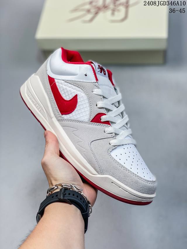 简介：耐克男女士运动板鞋 Nike Air Jordan Stadium 90 Stadium 乔丹 Aj 90 篮球鞋。Jordan Stadium 90充满