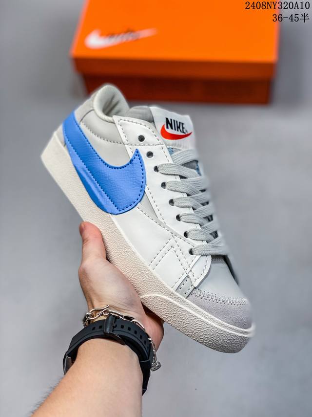 真标耐克 Nk Blazer Low 77 Se Nn复古经典开拓者 颇具辨识度的nike Blazer Mid配色，将于今年回归登场，Swoosh配色填充，鞋