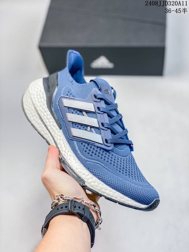 阿迪达斯adidas Ultraboost Dna Ub21全掌爆米花休闲运动跑鞋。采用网材搭配反光皮革鞋面，配上stretchweb网格外底和boost中底，