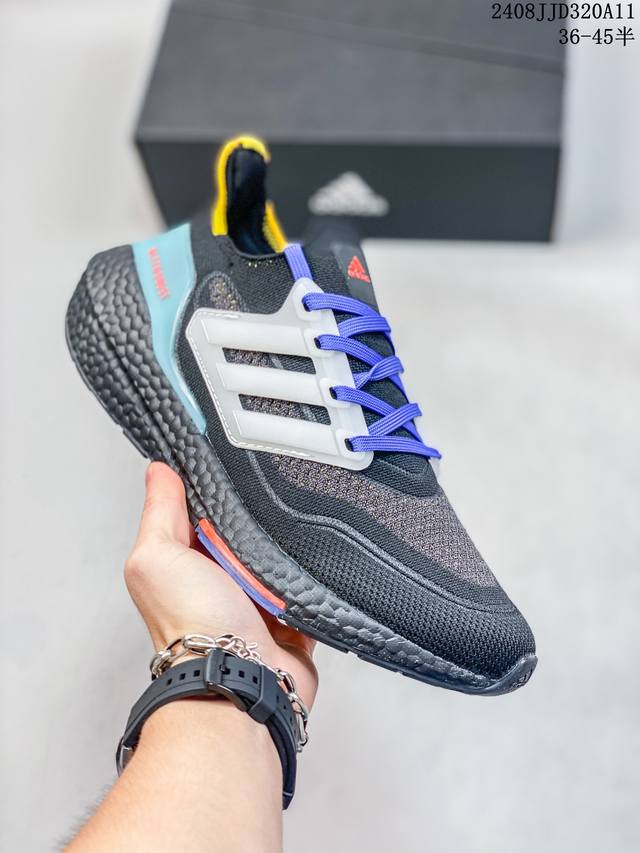 阿迪达斯adidas Ultraboost Dna Ub21全掌爆米花休闲运动跑鞋。采用网材搭配反光皮革鞋面，配上stretchweb网格外底和boost中底，