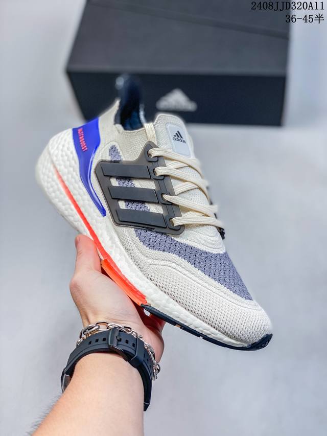 阿迪达斯adidas Ultraboost Dna Ub21全掌爆米花休闲运动跑鞋。采用网材搭配反光皮革鞋面，配上stretchweb网格外底和boost中底，