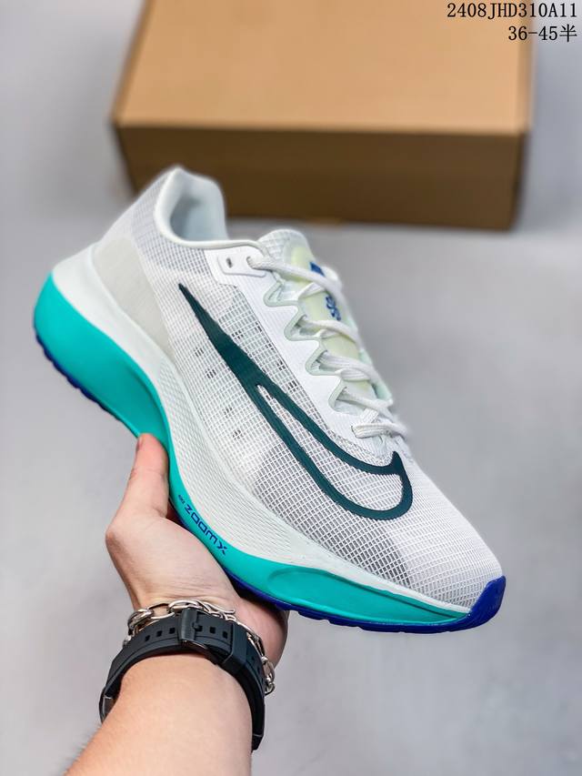 公司级耐克 Nk Zoom Fly 5超轻男女跑步鞋 react 泡棉搭配碳纤维板 中底采用react技术 轻盈耐穿泡绵打造 跑步体验非常舒适 这款鞋相较于之前