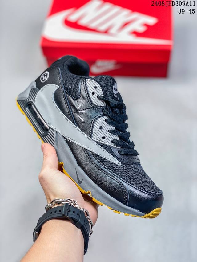 nike Air Max Pulse 倒钩 新款气垫透气跑鞋 Dr0453 鞋身大面积网眼材质，满足透气性需求。中底搭载一块与airmax270类似的超大体积a