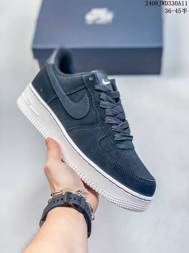 真标带半码 耐克nike Air Force 1 Low 空军一号 Af1 低帮百搭厚底增高休闲运动板鞋。柔软、弹性十足的缓震性能和出色的中底设计，横跨复古与现